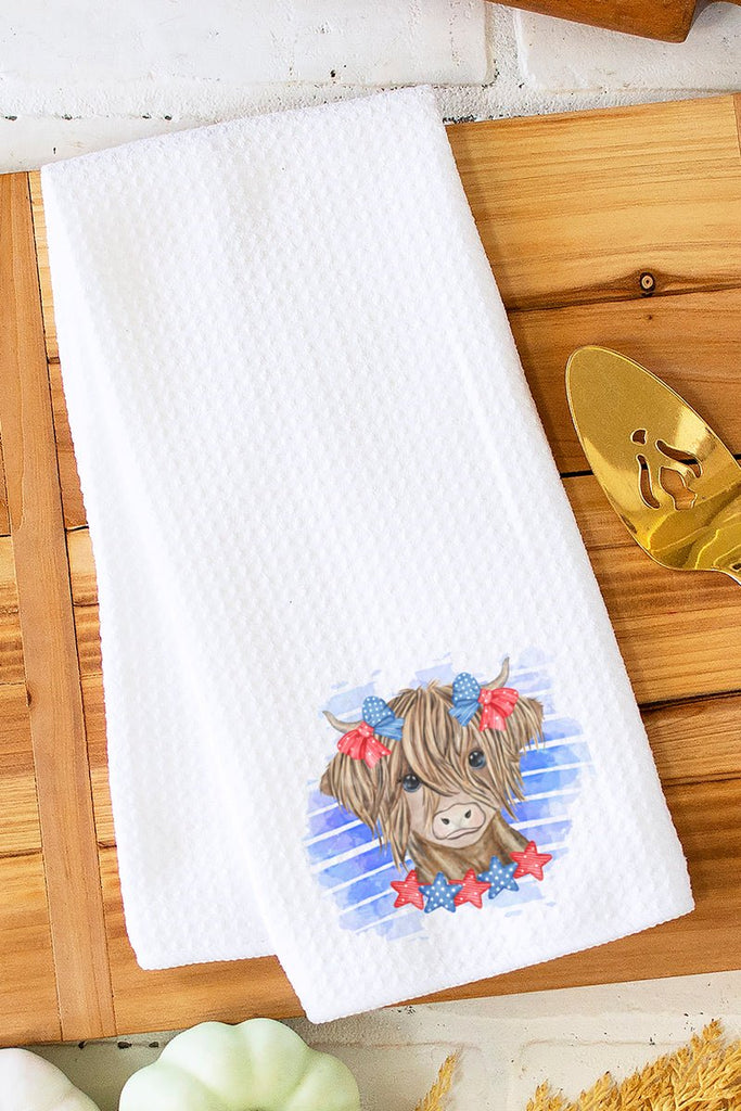 https://www.wholesaleaccessorymarket.com/cdn/shop/products/hpvjit-waffletowel-patriotichighlandcow-708159_1024x1024.jpg?v=1686202647